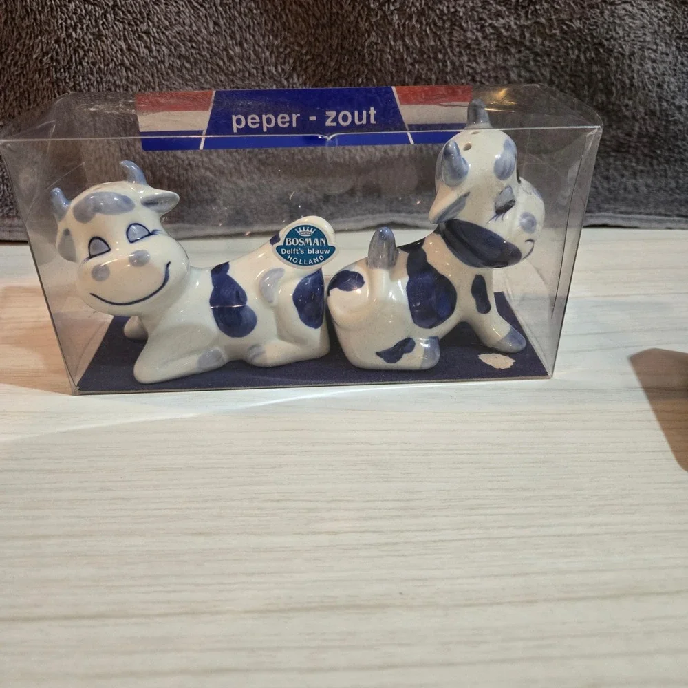 Bosman Delft's Blauw Holland Cow Salt and Pepper Shakers Blue White Ceramic Set